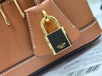 شنطة نسائية بنية تصميم بوكس بسحاب مزدوج