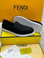 حذاء فندي لوفر شمواه – رجالي رمادي فاتح