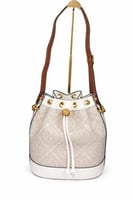 شنطة نسائية دلو بيج وأوف وايت بنقشة كلاسيكية مع حز...