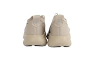 حذاء اسيكس جري مريح بنعل ممتص للصدمات – نسائي بيج