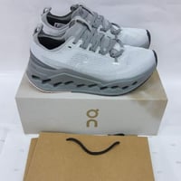 حذاء أون كلاود للرجال – رمادي فاتح