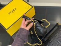 حقيبة نساء من فندي