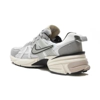 حذاء Nike V2K Run