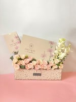 شوكولا بلجيكي فاخر مع ورد ببوكس إكريلك