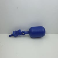 عوامة بلاستيك لشرابات الحظائر