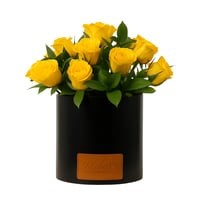 ورد طبيعي - جوري في شمعة اسطوانية