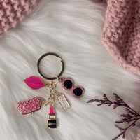 ميدالية مفاتيح سيارة بشكل انيق وناعم