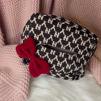 علبة مناديل لمسات ناعمة تضيف الدفء والأناقة لسيارت...