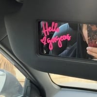 استيكر السيارة بعبارة أنيقة هو تفصيل بسيط لكنه يصن...