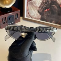 برادا رمادي شفاف