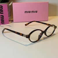 نظارة miu miu الترند