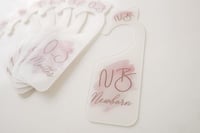 تاق اكريلك وردي تقسيم ملابس الأطفال