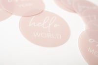 تاق عمر طفل اكريلك وردي