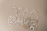 تاق اكريلك شفاف تقسيم ملابس الأطفال