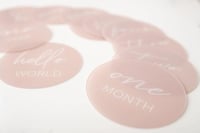 تاق عمر طفل اكريلك وردي