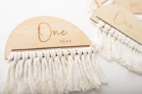 تاق عمر طفل خشبي نصف دائرة