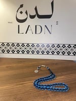 مسباح بكلايت ازرق شفاف بخيط اسود طرابزونه معدن