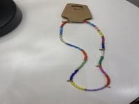 سلسال خرز ملون وذهبي