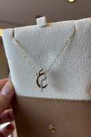 سلسال بالاسم والحرف مع ورده صدف- متجر تفاصيل