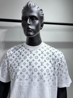 تيشرت ابيض Louis Vuittonماستر كواليتي