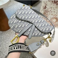 تشكيلة مختارة من حقائب اليد النسائية من ماركة ديور...