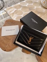 بوك (للجنسين)من ماركة سان لوران