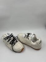 حذاء رياضي نسائي من ماركة نيوبلانس(New balance)