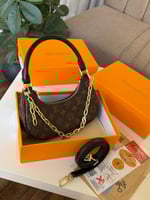 تشكيله متنوعة من حقائب اليد النسائيه من ماركه لويس...