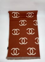 شالات نسائية شتوية من ماركة شانيل ( Chanel )