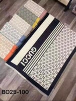 شالات نسائية شتوية من ماركة قوتشي (GUCCI)