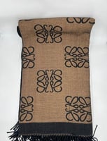 شال نسائي شتوي أنيق من ماركة لويفي Loewe بنقشة Ana...