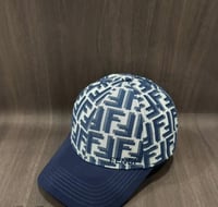 تشكيلة متنوعة من قبعات فندي( FENDI)