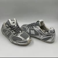 حذاء رياضي نسائي من ماركة نيوبلانس(New balance)