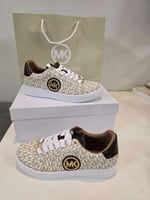 شوز مايكل كورس نسائي