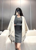 شال نسائي شتوي من ماركة فندي (Finde) ابيض -رمادي ف...