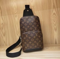 حقيبة كتف لويس فيتون (Louis Vuitton) أفينيو (Avenu...