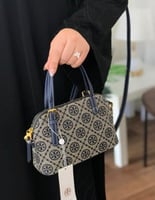 تشكيلة متنوعة من حقائب اليد النسائية ، ماركة توري...