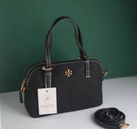 تشكيلة متنوعة من حقائب اليد النسائية ، ماركة توري...