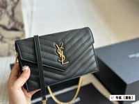 تشكيلة متنوعة من حقائب اليد النسائية ماركة سان لور...