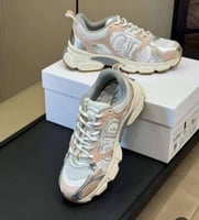 حذاء رياضي من ديور طراز كرونو مصنوع من قماش شبكي و...