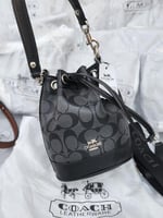 تشكيلة متنوعة من حقائب اليد النسائية ماركة كوتش(Co...