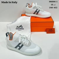 حذاء Hermès رجالي – تصميم رياضي فاخر باللون الأبيض...