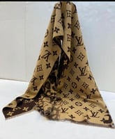شال نسائي شتوي من ماركه لويس فيتون (Louis Vuitton)...