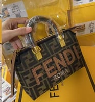 حقيبة يد نسائية من ماركة فندي(Fendi) موديل "By the...