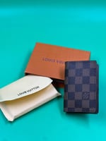 بوك رجالي من ماركة لويس فيتون(Louis Vuitton)