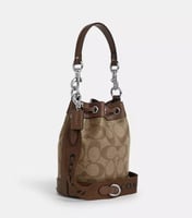 تشكيلة متنوعة من حقائب اليد النسائية ماركة كوتش(Co...