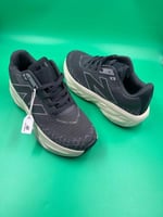 حذاء رياضي رجالي من ماركة نيوبلانس(New balance)