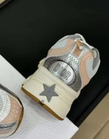 حذاء رياضي من ديور طراز كرونو مصنوع من قماش شبكي و...