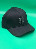 كاب رجالي من ماركة لويس فيتون ( Louis Vuitton)