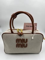 حقيبة يد نسائي من ماركة ميو ميو( Miu Miu )-بيج
